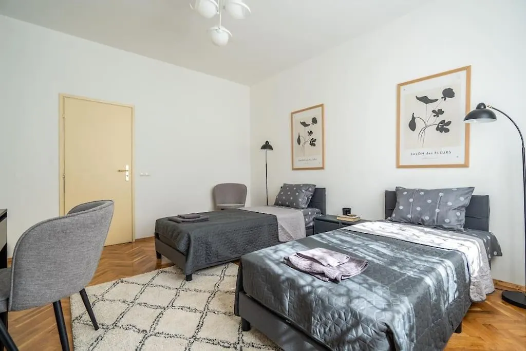 Calm And Relaxing 2Bdrm Apаrtment In City Centre Διαμέρισμα Σόφια 0*,